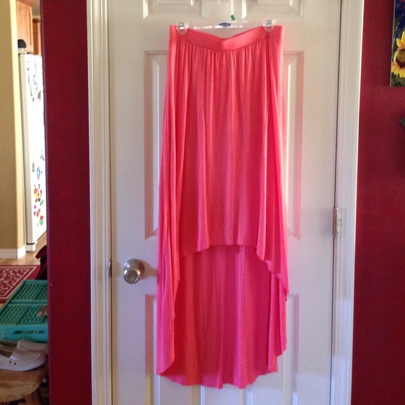 Lauren Conrad pull-on hi-lo hemmed skirt.