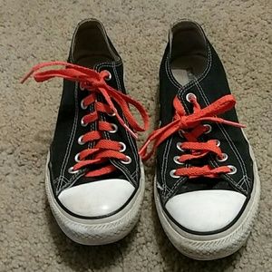 Black converse shoes