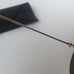 Ray-Ban Accessories - Authentic RayBan Aviators. Classic gold frame Ray-Ban Accessories - Authentic RayBan Aviators. Classic gold frame