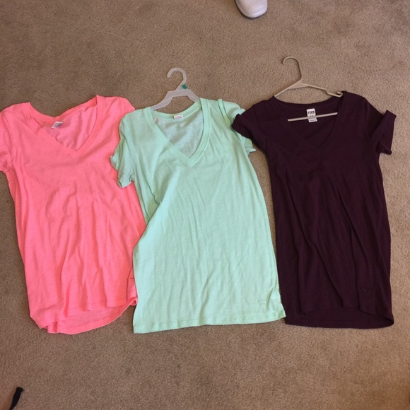 Bundle of 3 Victoria's Secret Vneck tops🎀🎀