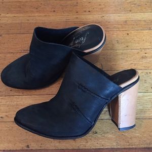 Free people Distressed leather heeled mule sz 7