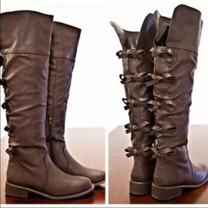 HOLD Brown Bow Boots