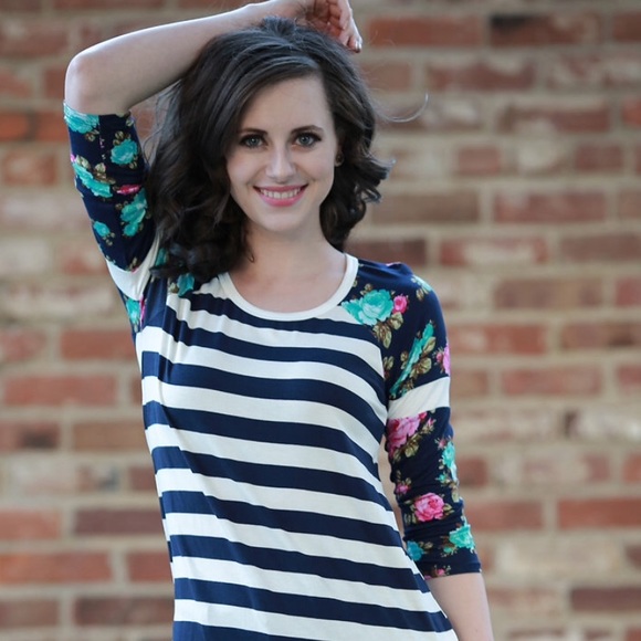 SALE- Floral Print Sleeve Top - Picture 3 of 3