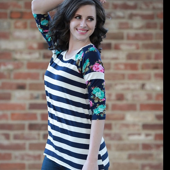 SALE- Floral Print Sleeve Top - Picture 2 of 3