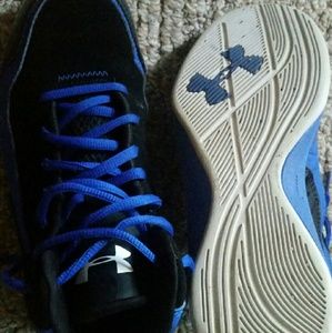 Ua youth basketball shoes