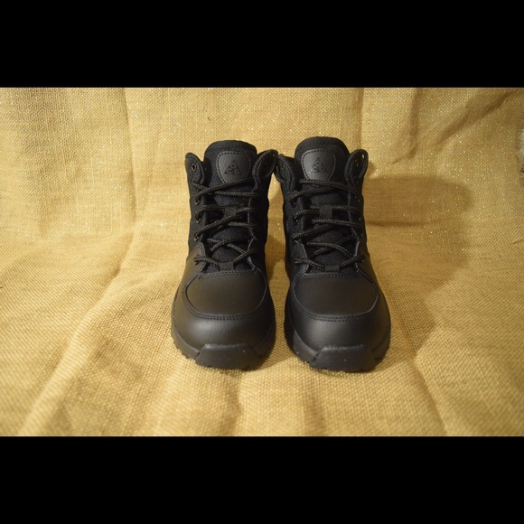 Nike Manoa