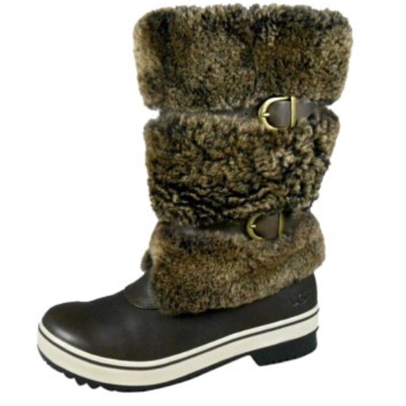 Ugg Lilyan All Weather Boot :: size 6