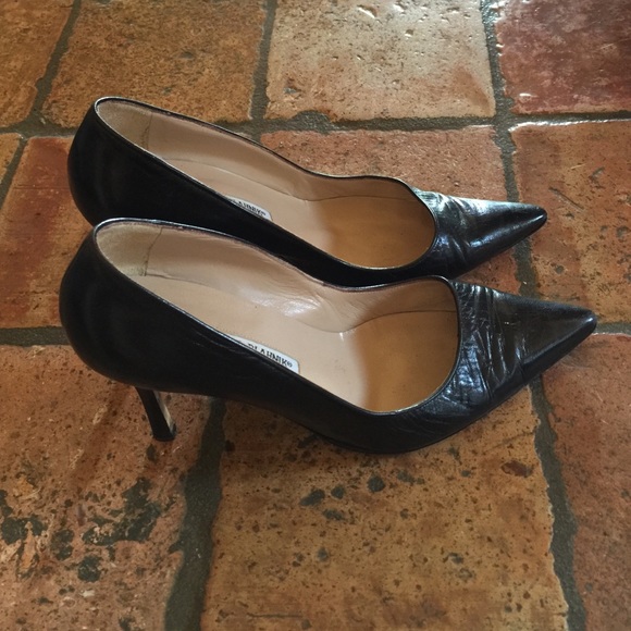 Blahnik pointy pump