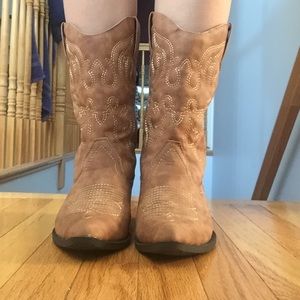 Cognac western stitched cowboy boots