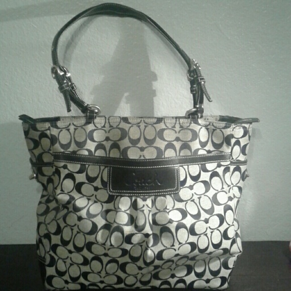 Authentic Signature Coach black shoulder tote bag