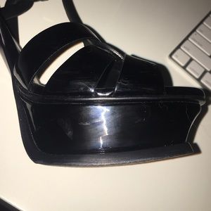 Addition pictures for ysl heels !