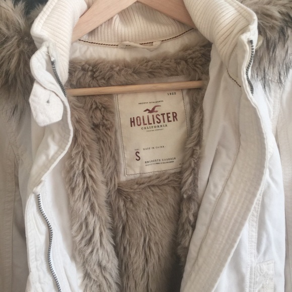 Hollister Jackets & Coats - Hollister faux fur jacket in S Hollister Jackets & Coats - Hollister faux fur jacket in S