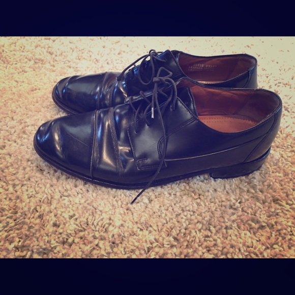 Black wing tip dress shoes