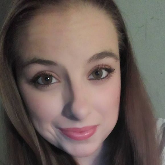 Meet your Posher, Julia - Picture 1 of 1