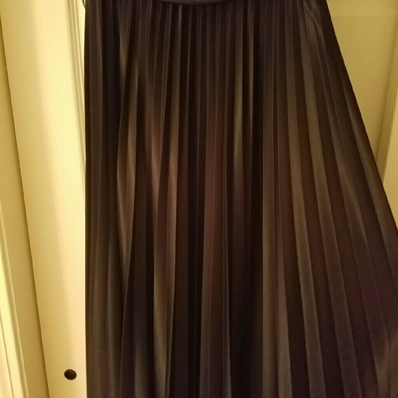 Black formal gown - Picture 3 of 3