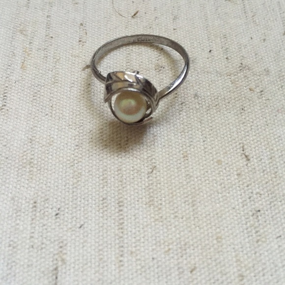 Pearl silver ring size 7