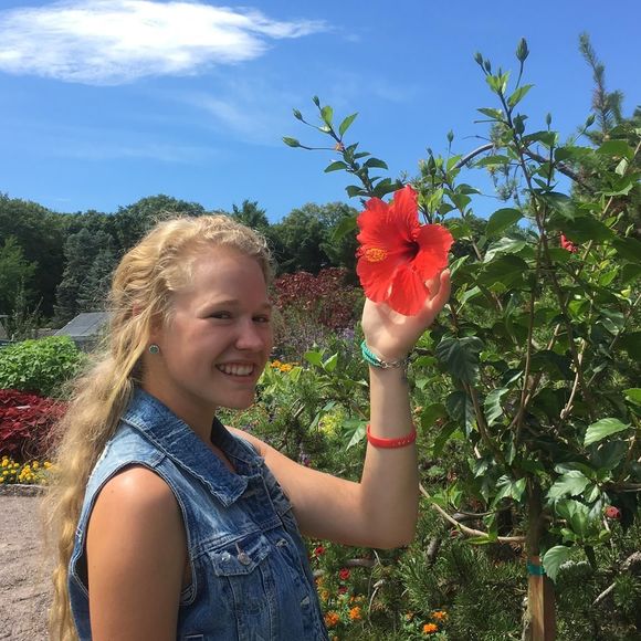 Meet your Posher, Abbegail - Picture 1 of 1