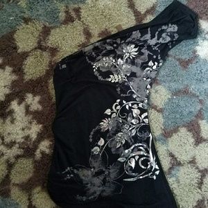 Cute cute black one shoulder shirt