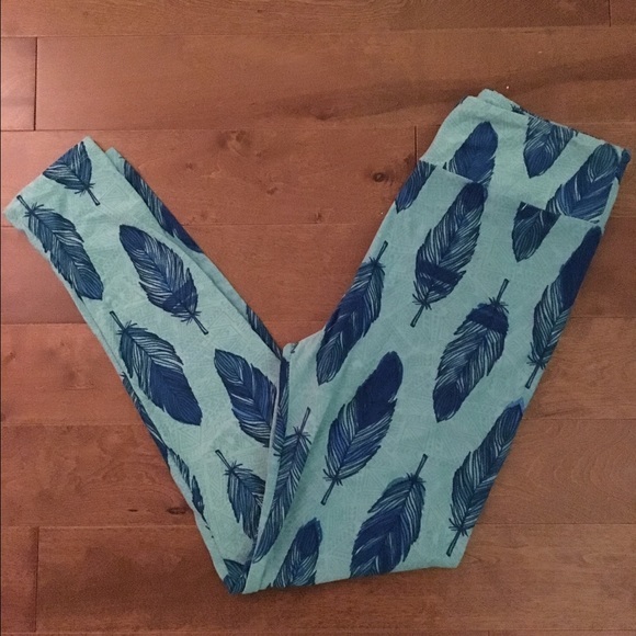 LuLaRoe OS Blue Feathers