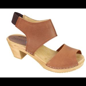 Moheda cognac clogs