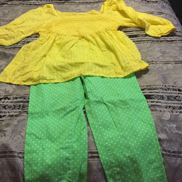 Lemon 🍋 Lime outfit. Capris and top