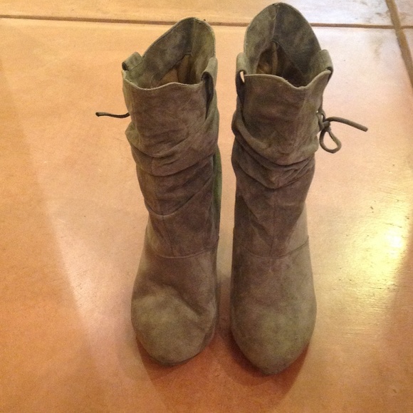 Faux Suede Booties Gray/Olive-Green Size 7 - Picture 2 of 4