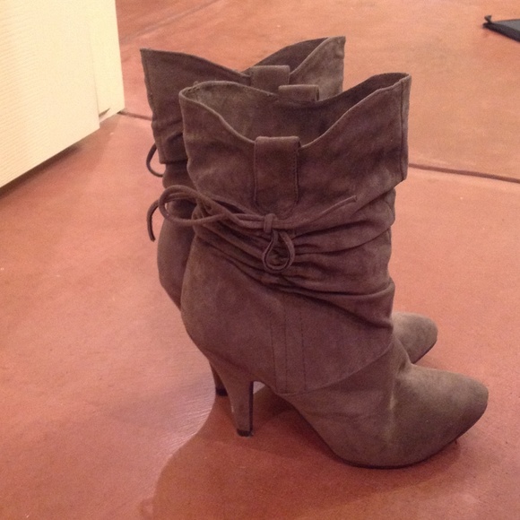 Faux Suede Booties Gray/Olive-Green Size 7 - Picture 3 of 4