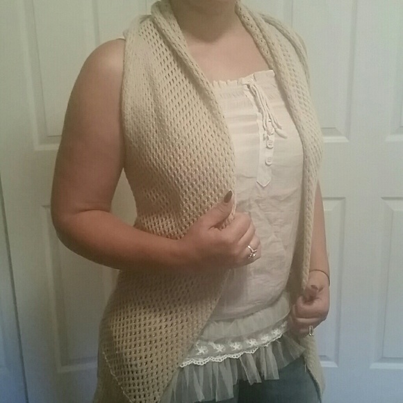 Sleeveless knit cardigan