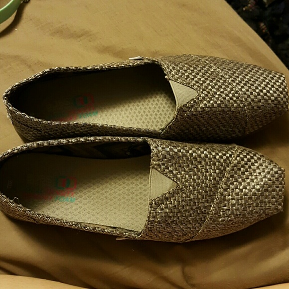 Bob's dual density  memory foam shoes womens 11