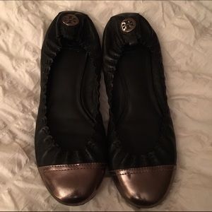 Tory flats black and metallic