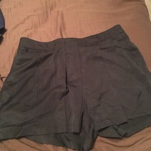 Lulu lemon keepsake short.