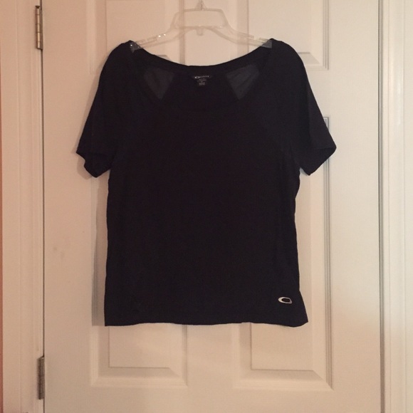 ⚡️ FLASH SALE ⚡️ Womens Oakley Top!:)