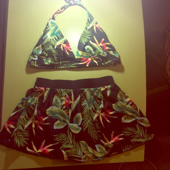 ☀️$5☀ Med Skirt Bottoms, LG Bikini Top. Like New