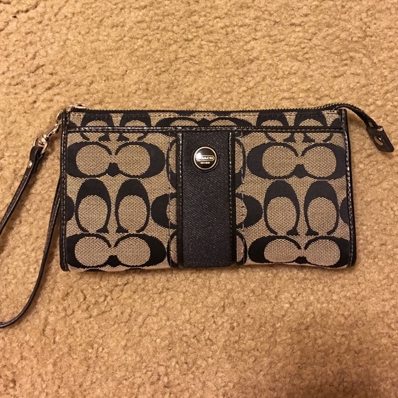 FINAL SALE!!!!!!!! Coach wristlet!