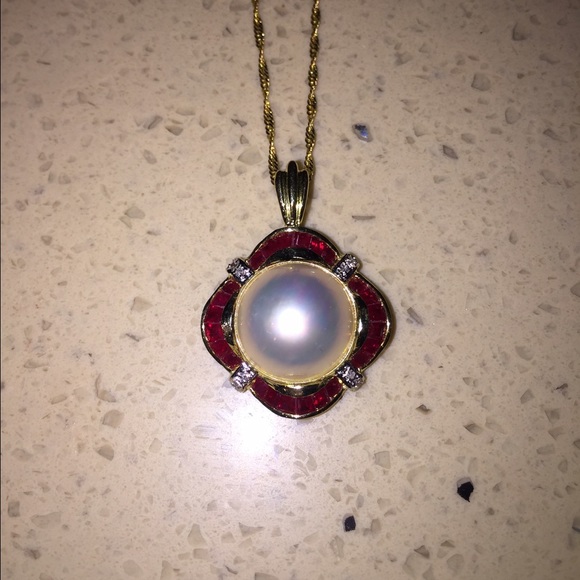 HUGE Hawaiian Pearl, ruby, and diamond necklace.