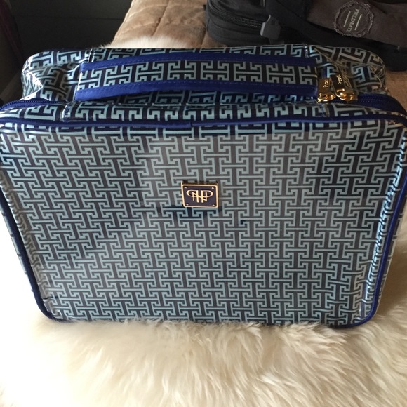 Purse N Ultimate Makeup Train Case!