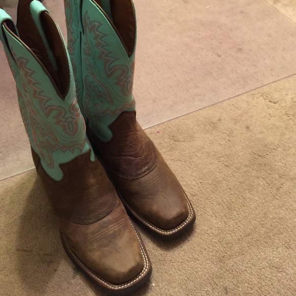 Square toe Justin cowboy boots