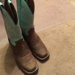 Square toe Justin cowboy boots