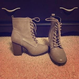Candie's size 9 boots