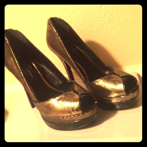 Foiled platform pumps