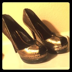 Foiled platform pumps
