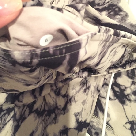 Lululemon Marble Wunder Under crops - Picture 2 of 3