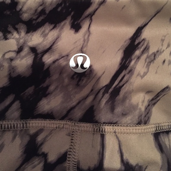 Lululemon Marble Wunder Under crops - Picture 3 of 3