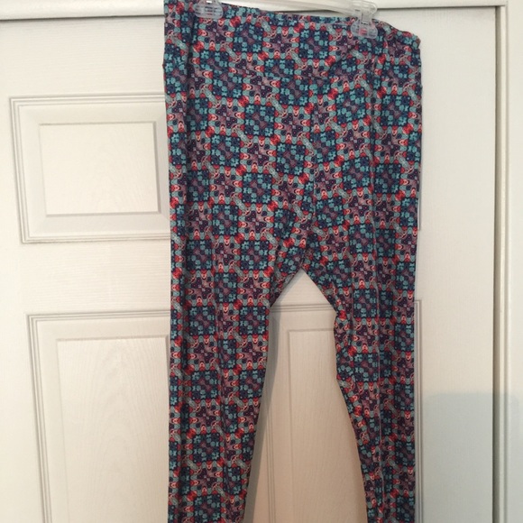 SALE- priced to sell!Lularoe Tall & Curvy leggings