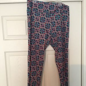 SALE- priced to sell!Lularoe Tall & Curvy leggings