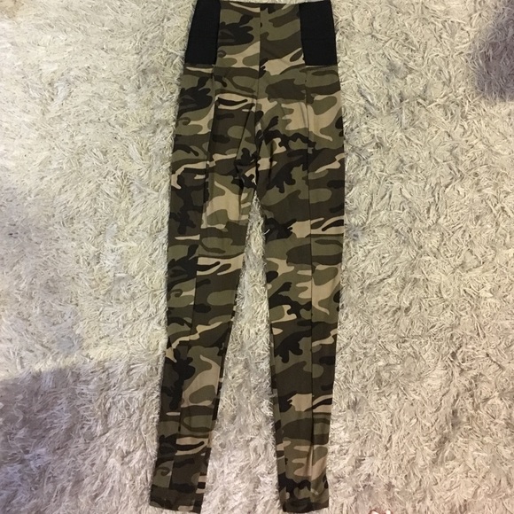 Foreign exchange- high waist camo leggings