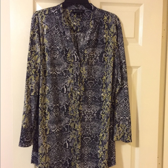 Gray and yellow long top