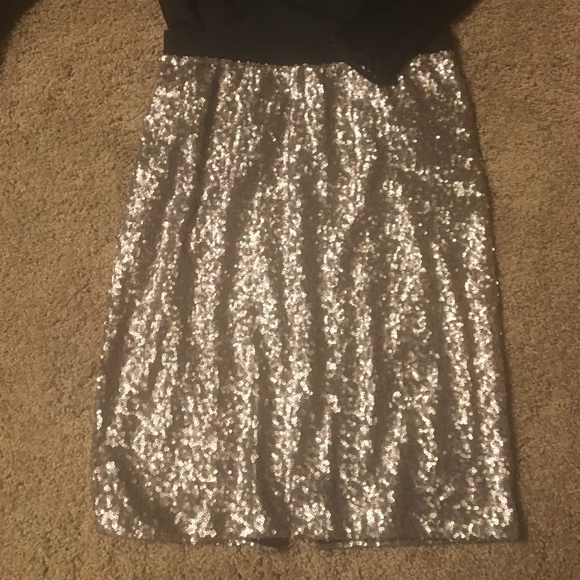 Gold sequin skirt - Picture 2 of 4