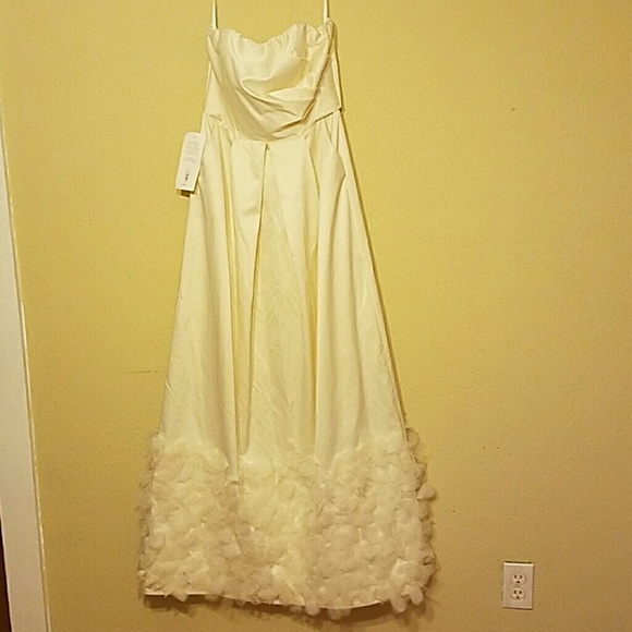 Formal/Wedding Dress - Picture 1 of 3