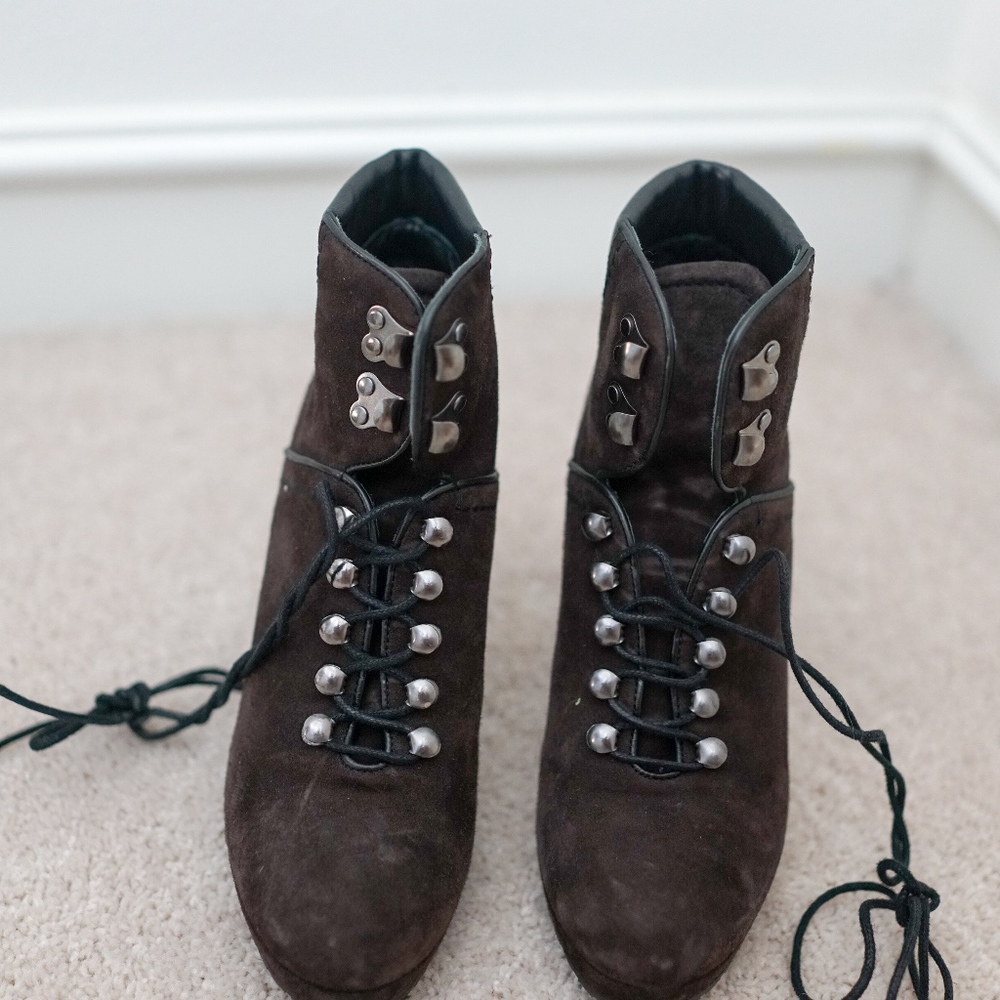 FLASH SALE:Bloomingdales 100% Suede Ankle Booties